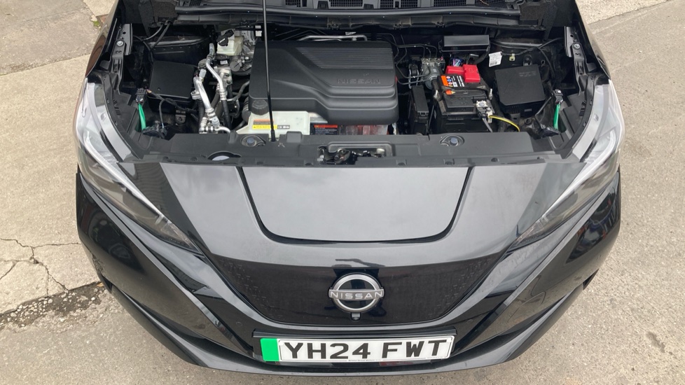 Nissan LEAF 110kW Tekna 39kWh 5dr Auto Electric Hatchback - Image 8
