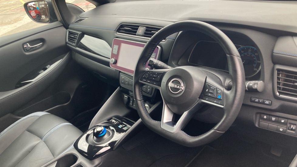 Nissan LEAF 110kW Tekna 39kWh 5dr Auto Electric Hatchback - Image 11