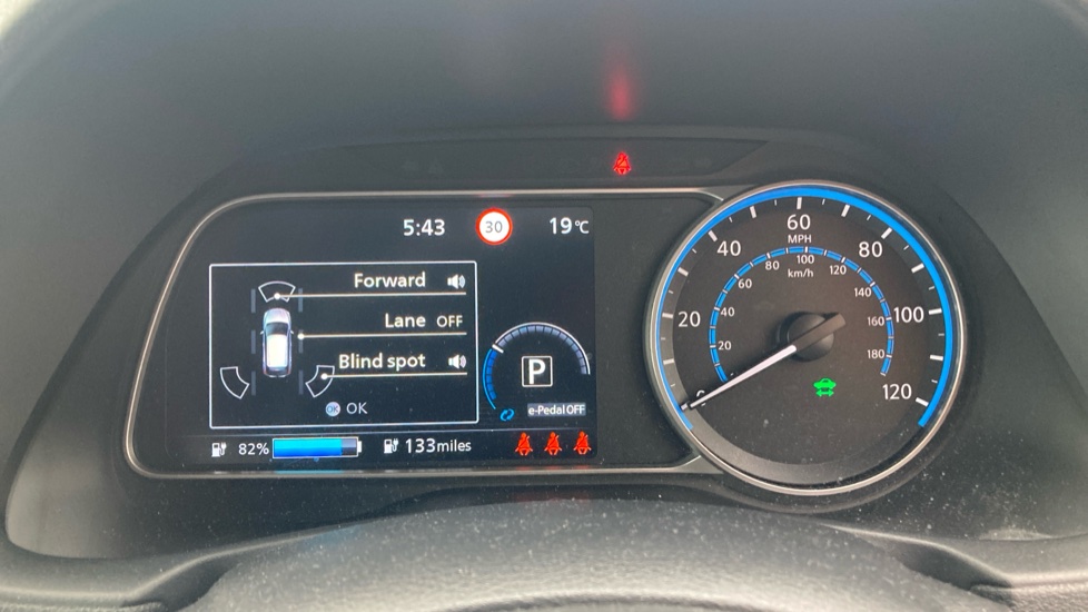 Nissan LEAF 110kW Tekna 39kWh 5dr Auto Electric Hatchback - Image 18