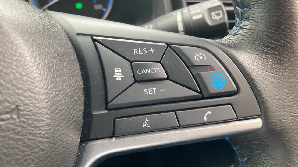 Nissan LEAF 110kW Tekna 39kWh 5dr Auto Electric Hatchback - Image 23