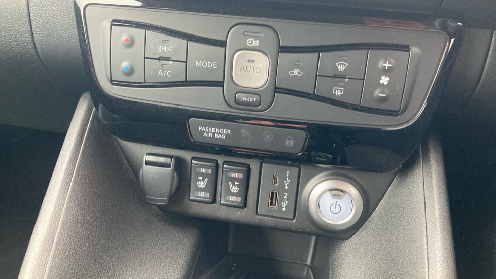 Nissan LEAF 110kW Tekna 39kWh 5dr Auto Electric Hatchback - Image 29