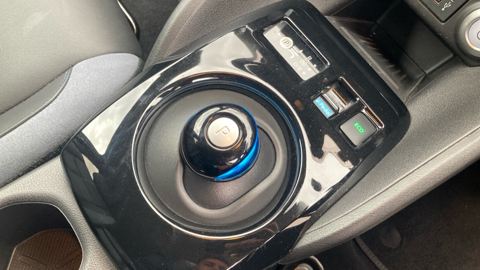 Nissan LEAF 110kW Tekna 39kWh 5dr Auto Electric Hatchback - Image 34