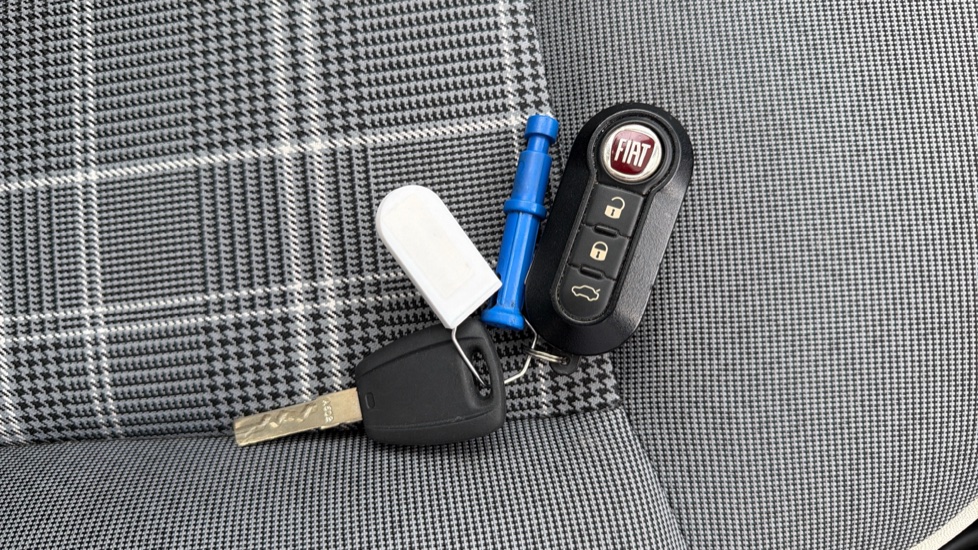 Fiat 500 1.0 Mild Hybrid Lounge 3dr Petrol Hatchback - Image 20