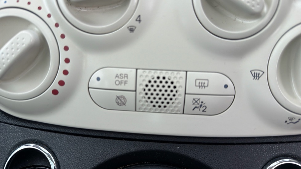 Fiat 500 1.0 Mild Hybrid Lounge 3dr Petrol Hatchback - Image 28