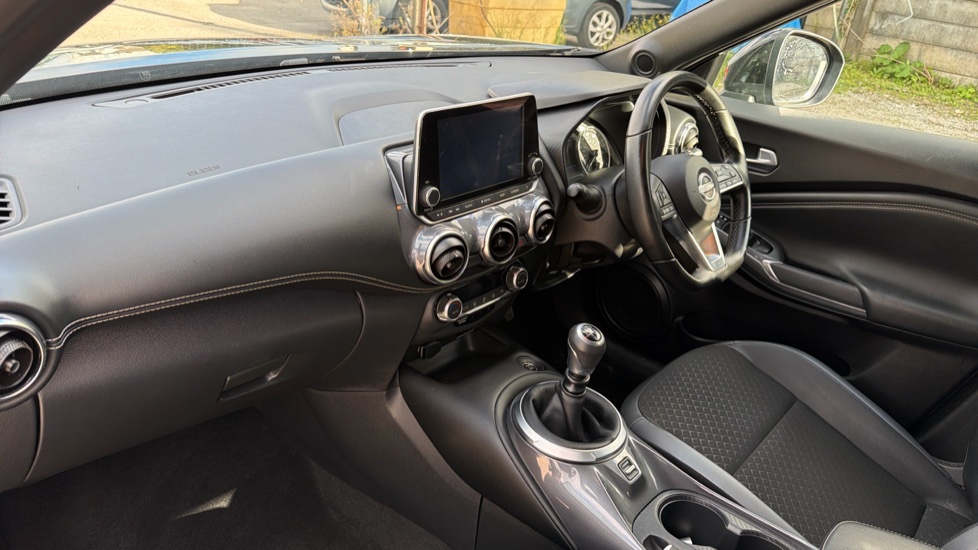Nissan Juke 1.0 DiG-T 114 N-Connecta 5dr Petrol Hatchback - Image 9