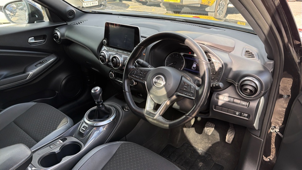 Nissan Juke 1.0 DiG-T 114 N-Connecta 5dr Petrol Hatchback - Image 11