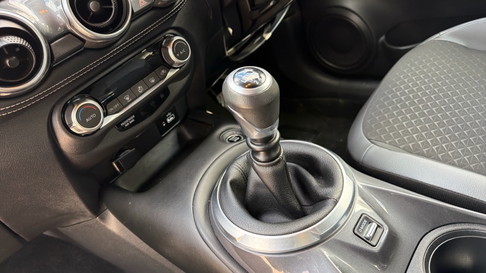 Nissan Juke 1.0 DiG-T 114 N-Connecta 5dr Petrol Hatchback - Image 13