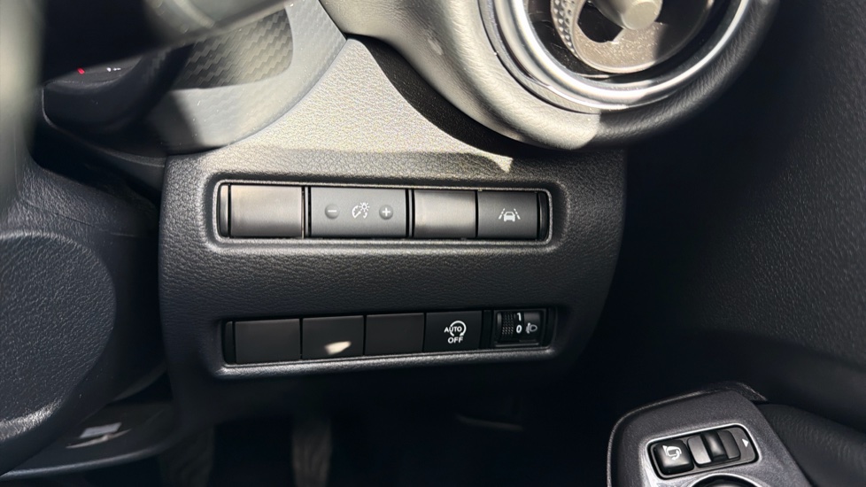 Nissan Juke 1.0 DiG-T 114 N-Connecta 5dr Petrol Hatchback - Image 25