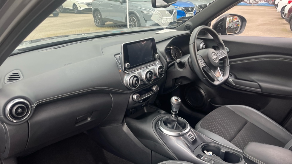 Nissan Juke 1.0 DiG-T 114 N-Connecta 5dr Petrol Hatchback - Image 9