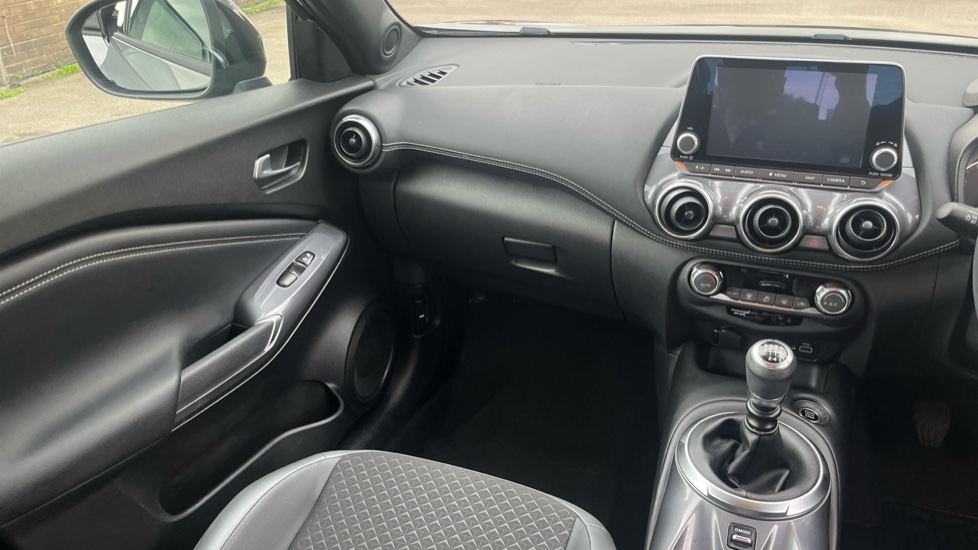 Nissan Juke 1.0 DiG-T 114 N-Connecta 5dr Petrol Hatchback - Image 14