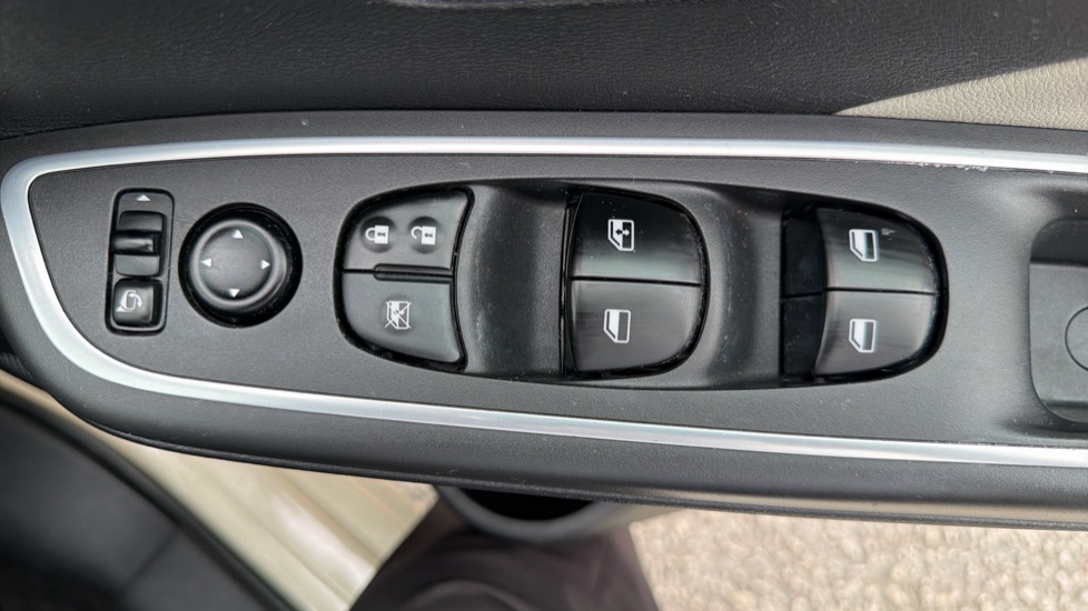 Nissan Micra 1.0 IG-T 92 Tekna 5dr CVT Petrol Hatchback - Image 25