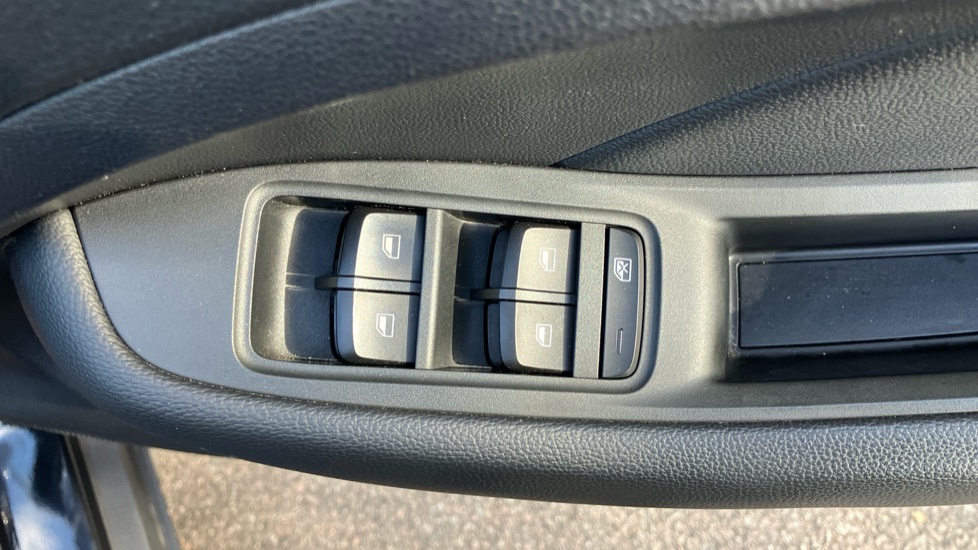 MG ZS 105kW Exclusive EV 45kWh 5dr Auto Electric Hatchback - Image 23