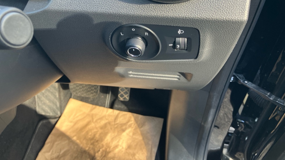 MG ZS 105kW Exclusive EV 45kWh 5dr Auto Electric Hatchback - Image 24
