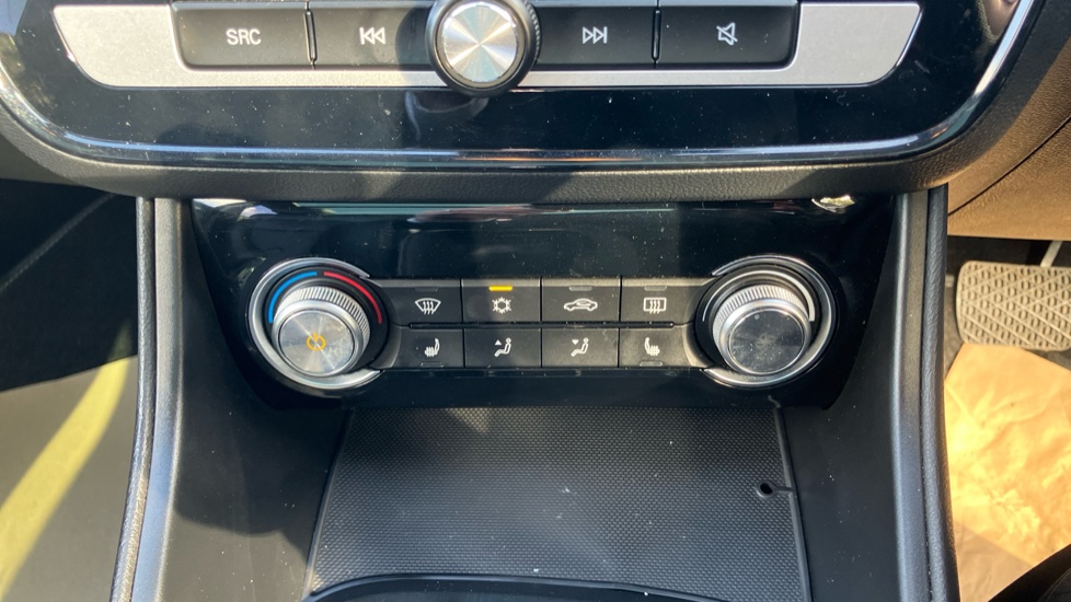 MG ZS 105kW Exclusive EV 45kWh 5dr Auto Electric Hatchback - Image 29