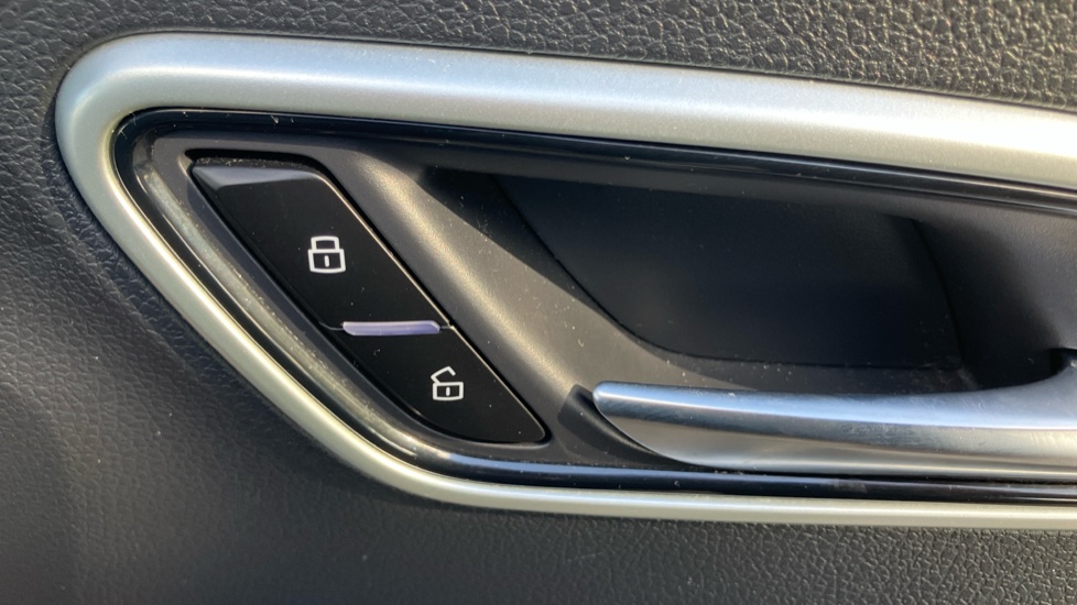 MG ZS 105kW Exclusive EV 45kWh 5dr Auto Electric Hatchback - Image 35