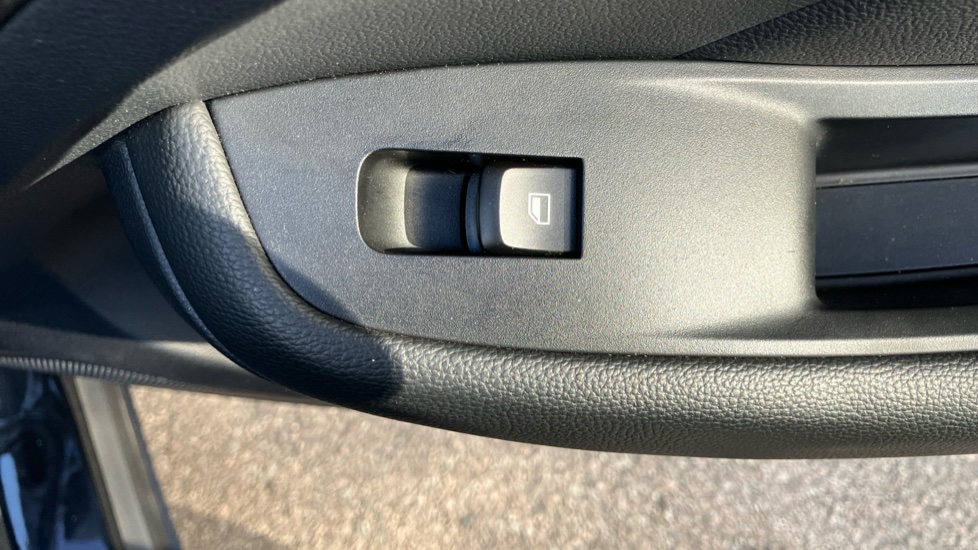 MG ZS 105kW Exclusive EV 45kWh 5dr Auto Electric Hatchback - Image 37