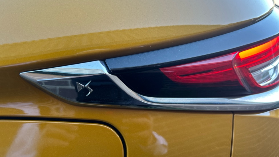DS 3 Crossback 1.2 PureTech 155 Ultra Prestige 5dr EAT8 Petrol - Image 27