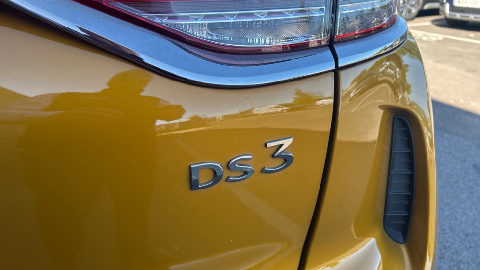 DS 3 Crossback 1.2 PureTech 155 Ultra Prestige 5dr EAT8 Petrol - Image 30