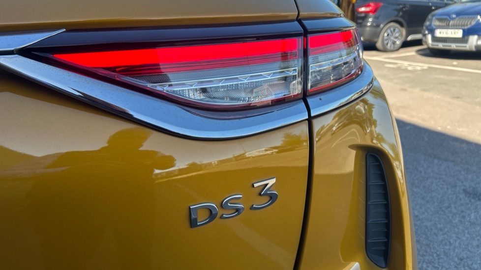 DS 3 Crossback 1.2 PureTech 155 Ultra Prestige 5dr EAT8 Petrol - Image 31