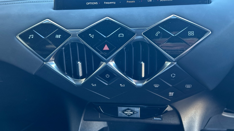 DS 3 Crossback 1.2 PureTech 155 Ultra Prestige 5dr EAT8 Petrol - Image 41