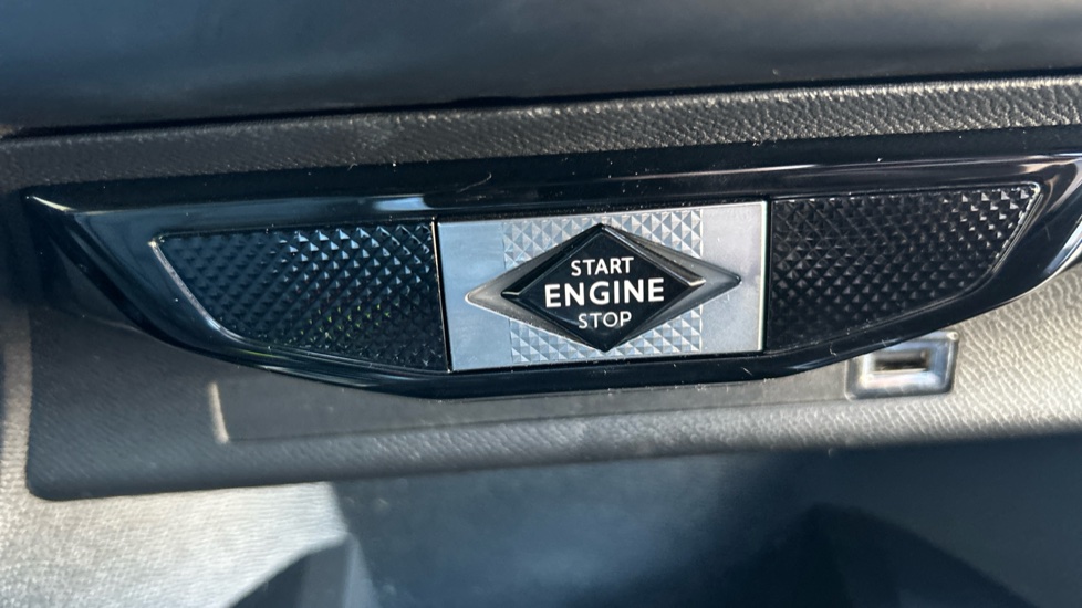 DS 3 Crossback 1.2 PureTech 155 Ultra Prestige 5dr EAT8 Petrol - Image 48