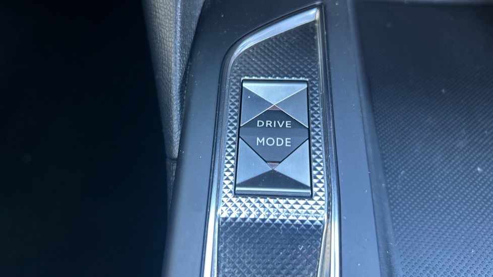 DS 3 Crossback 1.2 PureTech 155 Ultra Prestige 5dr EAT8 Petrol - Image 49