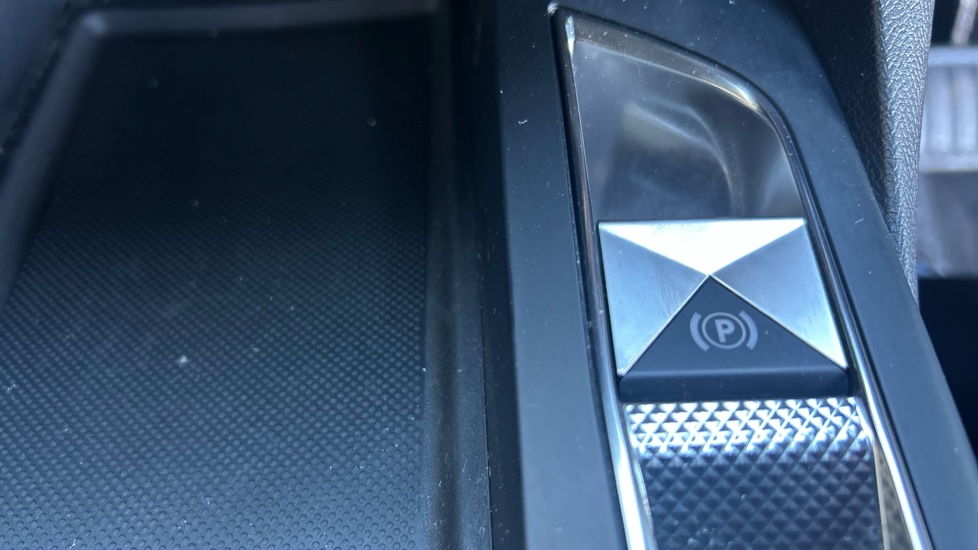 DS 3 Crossback 1.2 PureTech 155 Ultra Prestige 5dr EAT8 Petrol - Image 50