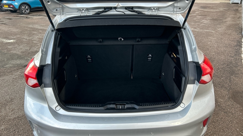 Ford Focus 1.0 EcoBoost 125 ST-Line X 5dr Petrol Hatchback - Image 4