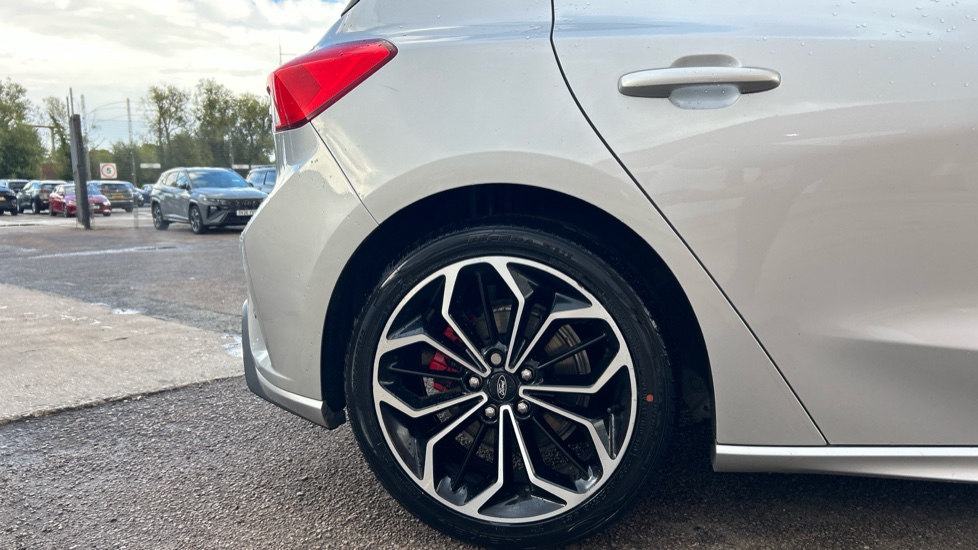 Ford Focus 1.0 EcoBoost 125 ST-Line X 5dr Petrol Hatchback - Image 7
