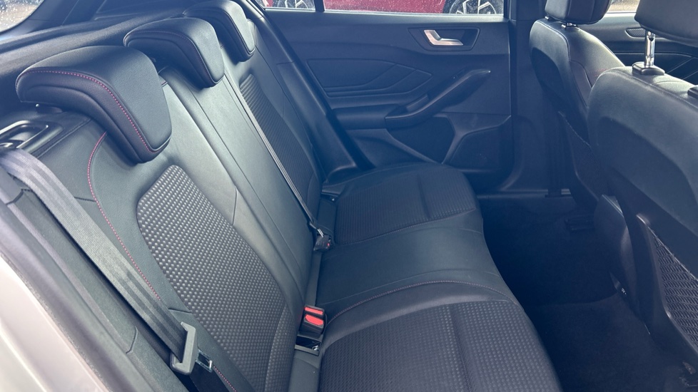 Ford Focus 1.0 EcoBoost 125 ST-Line X 5dr Petrol Hatchback - Image 16