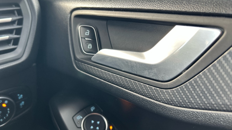 Ford Focus 1.0 EcoBoost 125 ST-Line X 5dr Petrol Hatchback - Image 22
