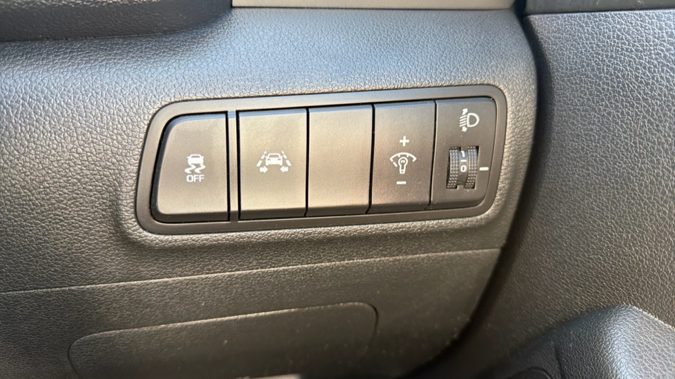 Hyundai TUCSON 1.6 GDi Blue Drive SE 5dr 2WD Petrol Estate - Image 25