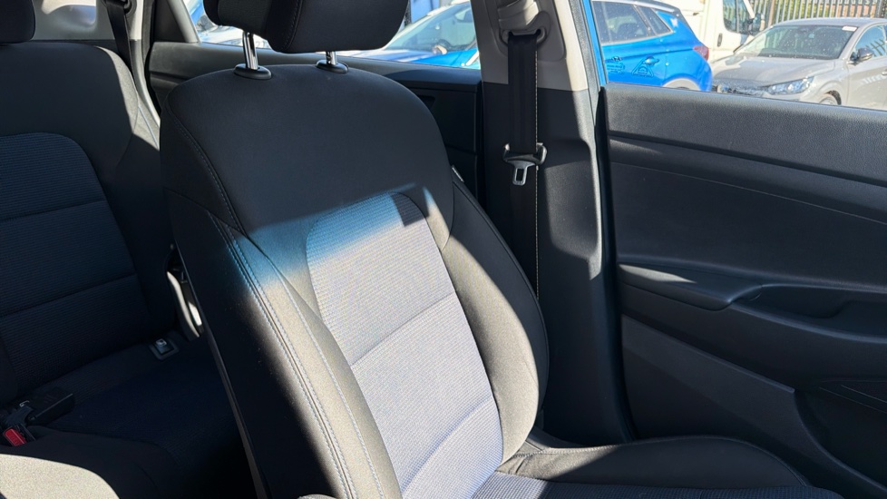 Hyundai TUCSON 1.6 GDi Blue Drive SE 5dr 2WD Petrol Estate - Image 37