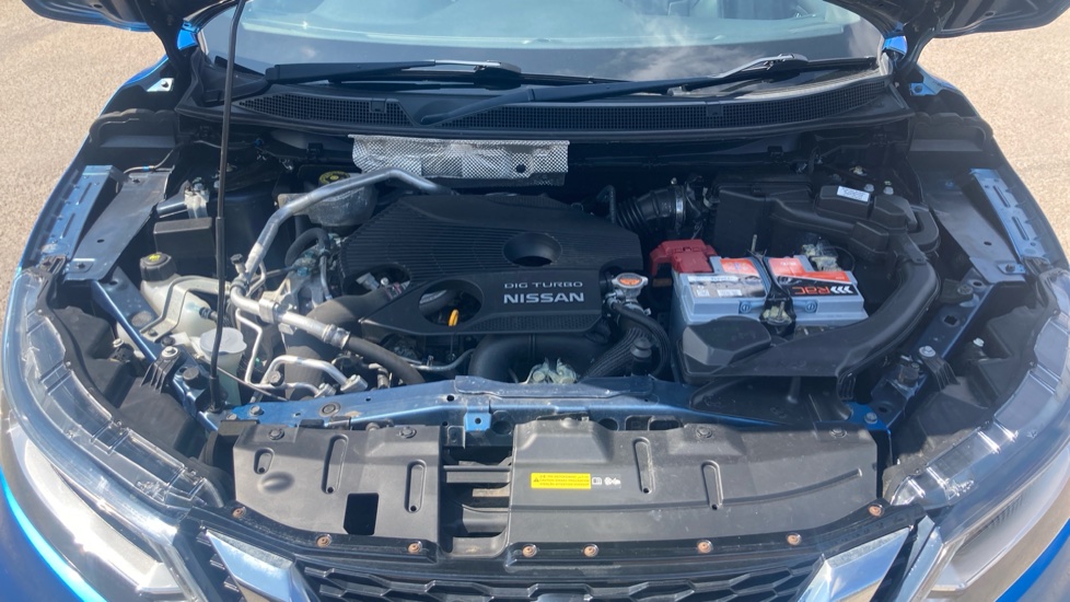 Nissan Qashqai 1.6 DiG-T Tekna+ 5dr Petrol Hatchback - Image 8