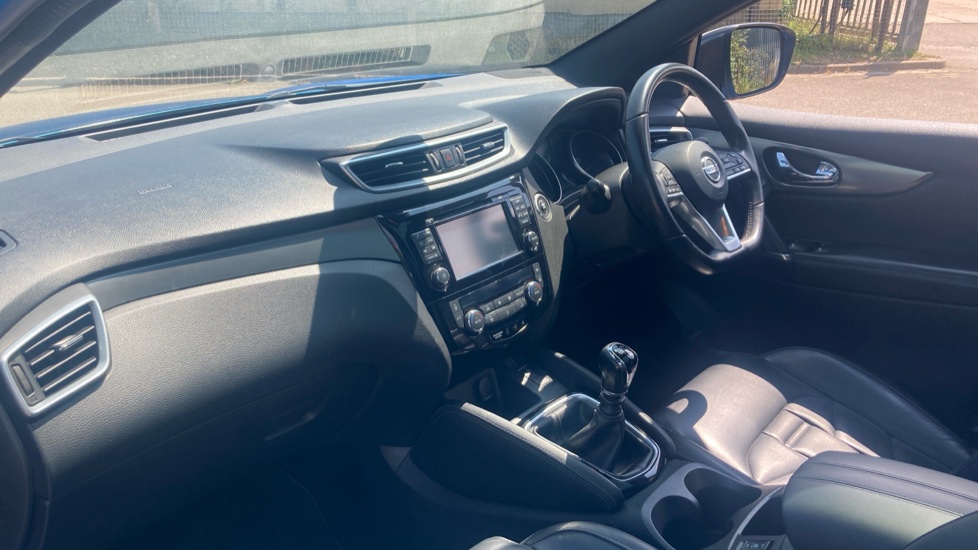 Nissan Qashqai 1.6 DiG-T Tekna+ 5dr Petrol Hatchback - Image 9