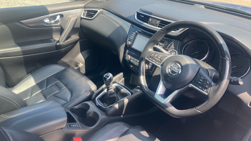 Nissan Qashqai 1.6 DiG-T Tekna+ 5dr Petrol Hatchback - Image 11