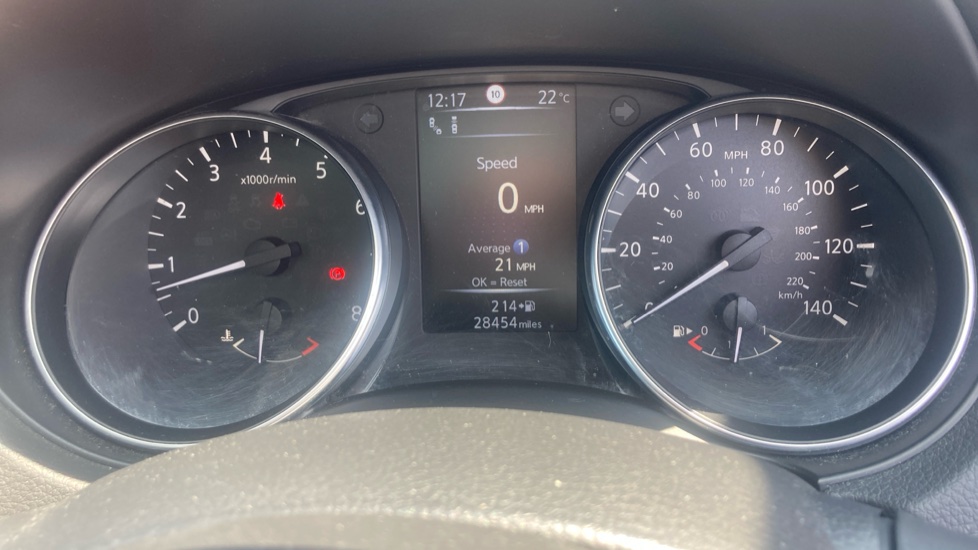 Nissan Qashqai 1.6 DiG-T Tekna+ 5dr Petrol Hatchback - Image 18