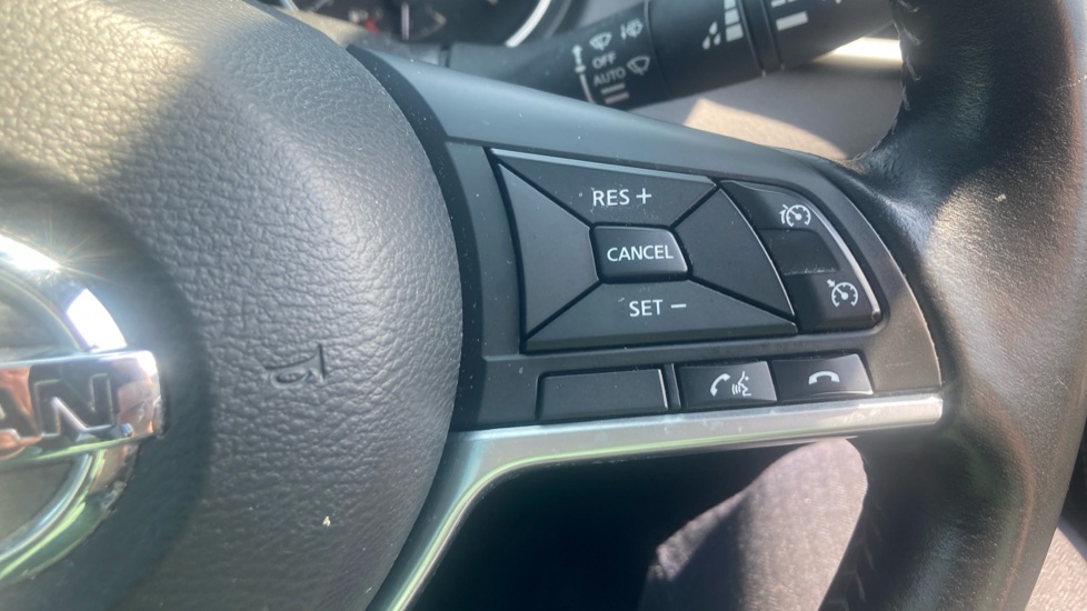 Nissan Qashqai 1.6 DiG-T Tekna+ 5dr Petrol Hatchback - Image 22
