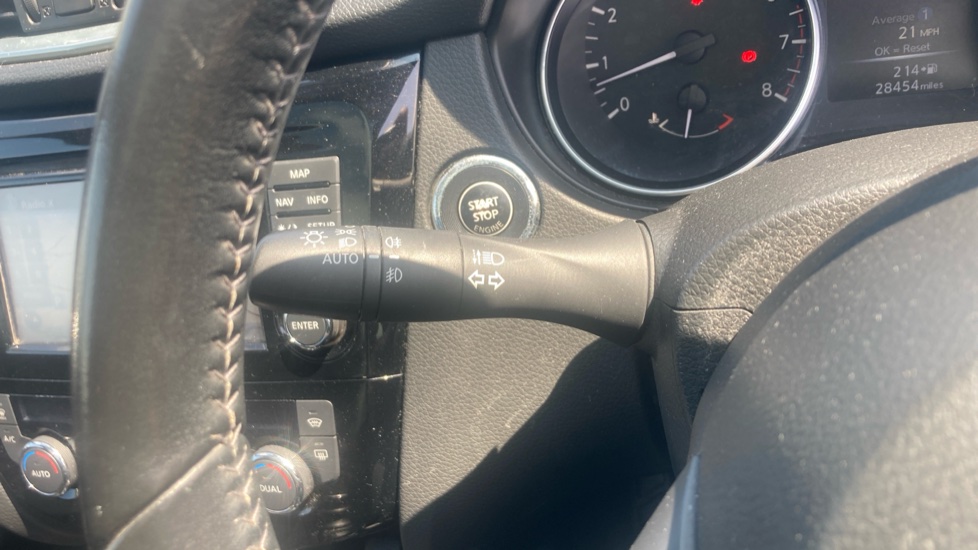 Nissan Qashqai 1.6 DiG-T Tekna+ 5dr Petrol Hatchback - Image 24