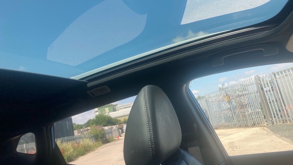 Nissan Qashqai 1.6 DiG-T Tekna+ 5dr Petrol Hatchback - Image 34