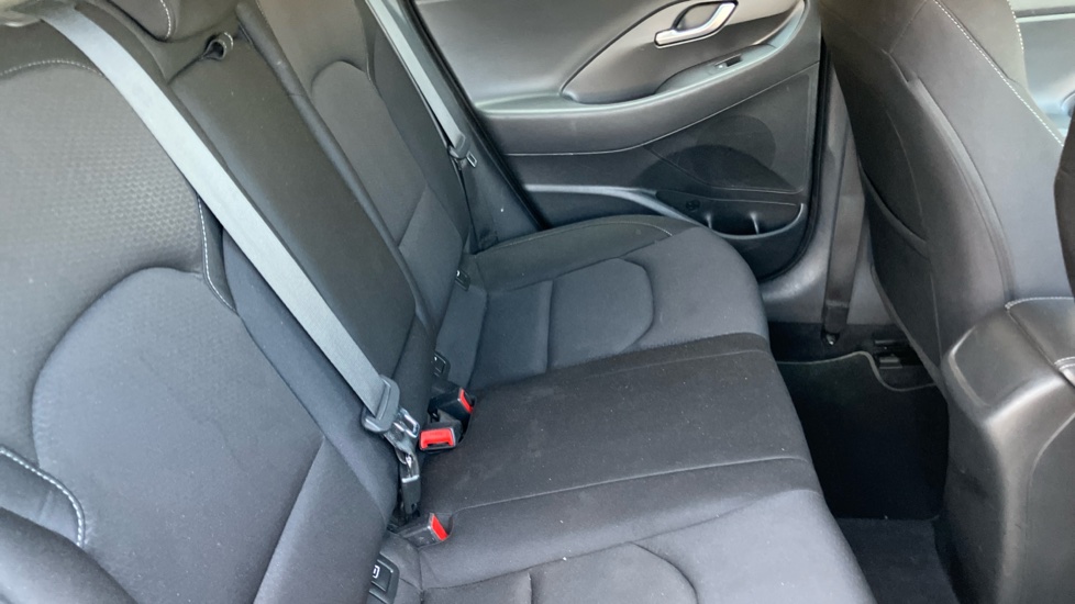 Hyundai i30 1.4T GDI SE Nav 5dr Petrol Hatchback - Image 16