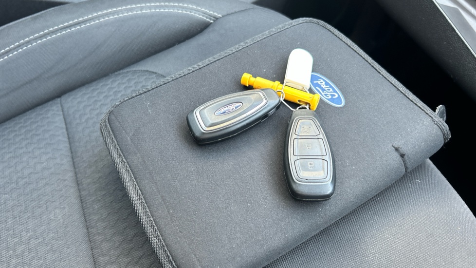 Ford Kuga 1.5 EcoBoost 176 Zetec 5dr Auto Petrol Estate - Image 19