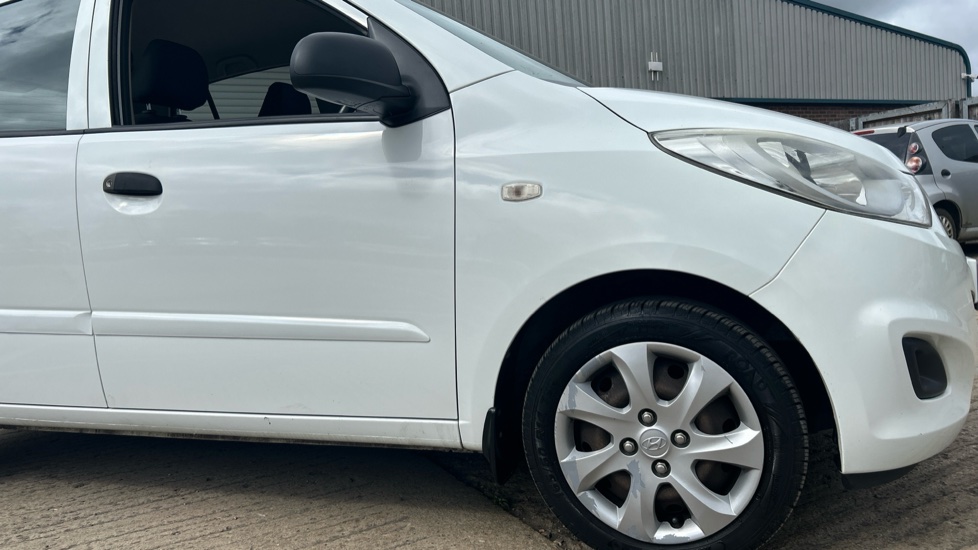 Hyundai i10 1.2 Classic 5dr Petrol Hatchback - Image 7