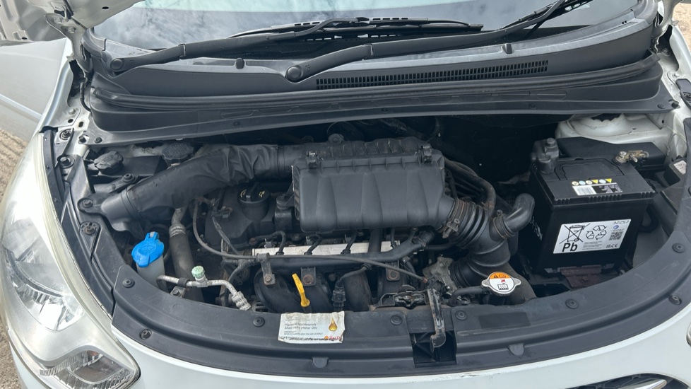 Hyundai i10 1.2 Classic 5dr Petrol Hatchback - Image 8