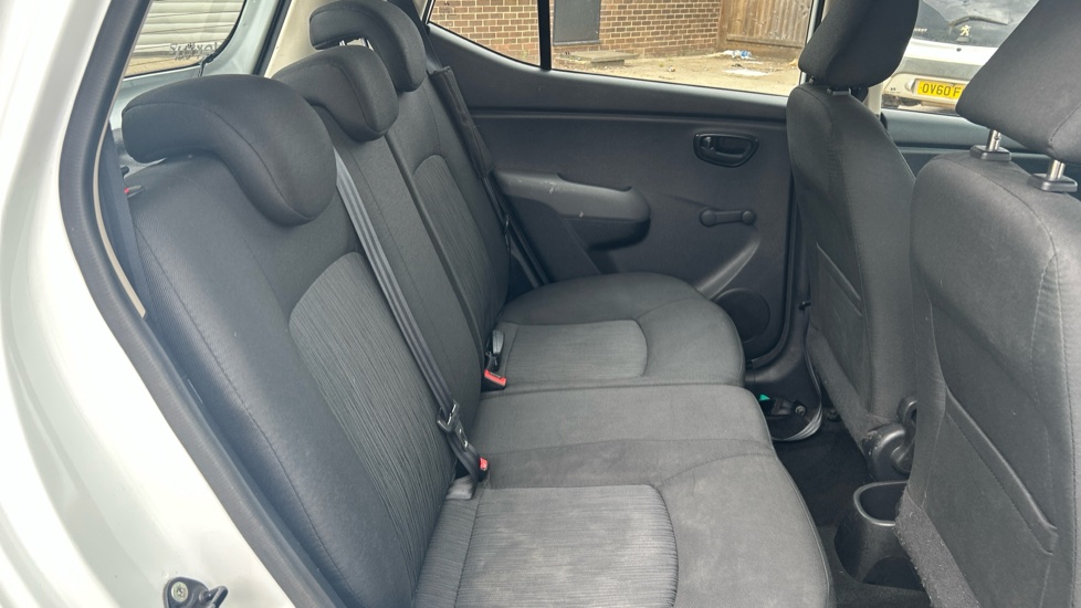Hyundai i10 1.2 Classic 5dr Petrol Hatchback - Image 16