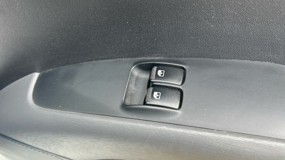 Hyundai i10 1.2 Classic 5dr Petrol Hatchback - Image 21