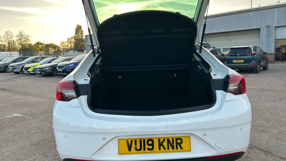 Vauxhall Insignia 1.5T SRi 5dr Petrol Hatchback - Image 4