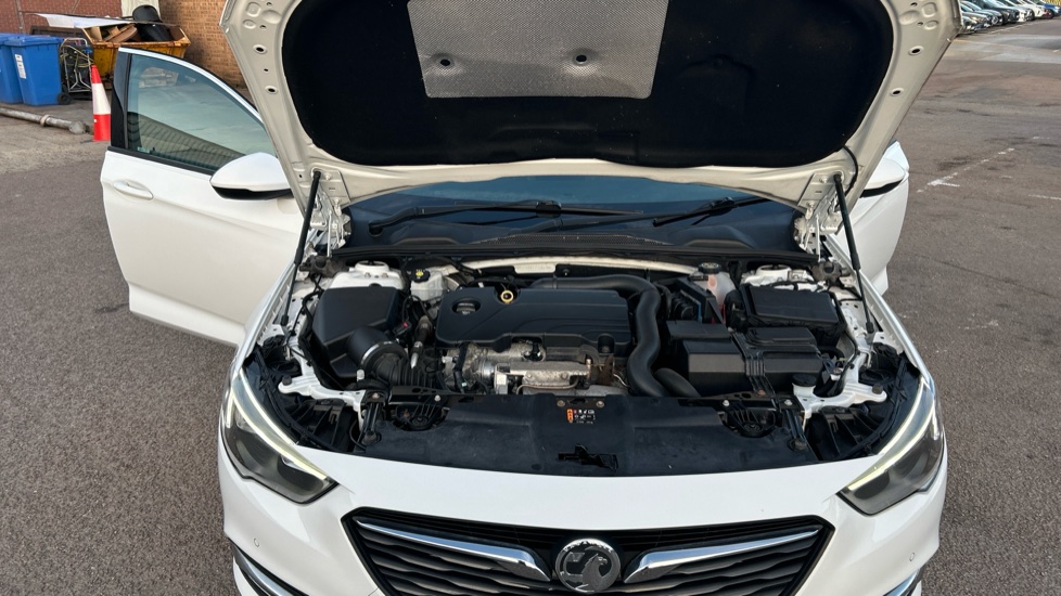 Vauxhall Insignia 1.5T SRi 5dr Petrol Hatchback - Image 8