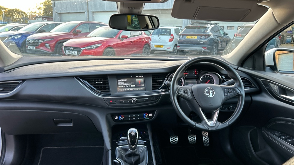 Vauxhall Insignia 1.5T SRi 5dr Petrol Hatchback - Image 10