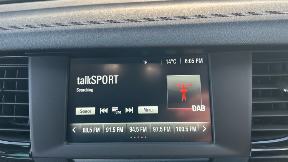 Vauxhall Insignia 1.5T SRi 5dr Petrol Hatchback - Image 12